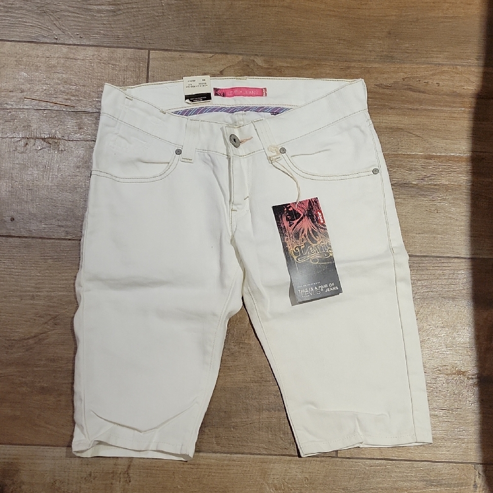 NWT: Vintage Levi's Capris
